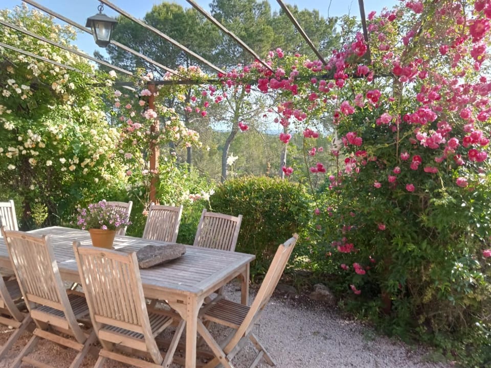 Chambre d'Hôte Les coronilles Bed and Breakfast in French Riviera