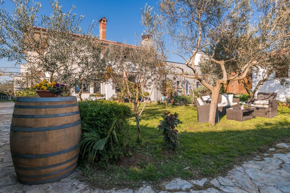 Wine Garden Holiday Home House in Pula