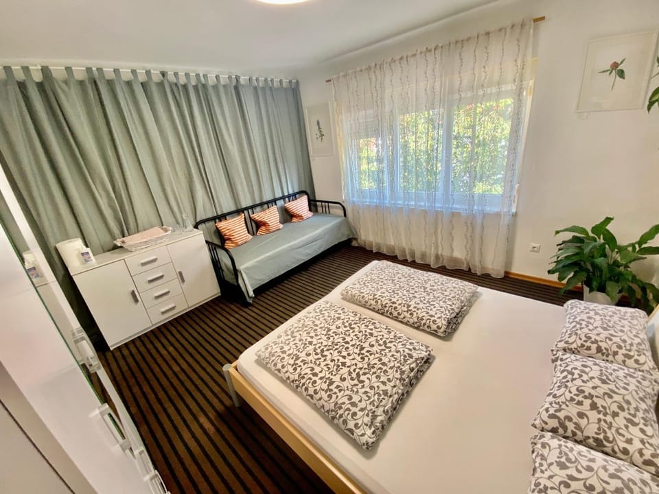 Family Guesthouse GreenSLO Bed and Breakfast in Ljubljana