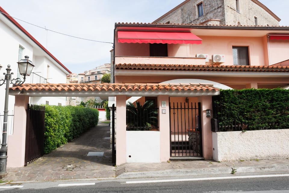 Property building, Facade/entrance, Day, Street view