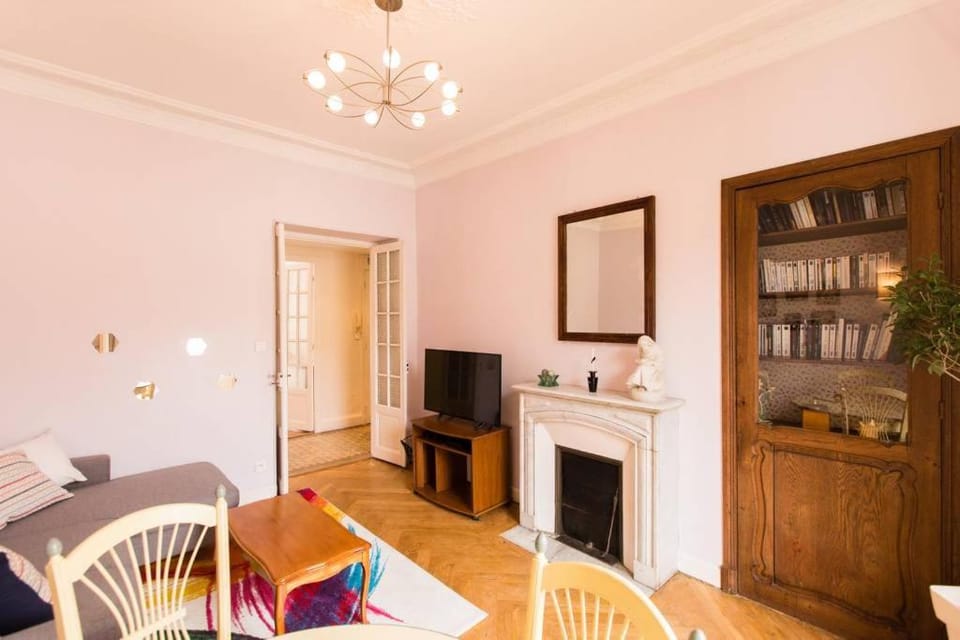 Library, Living room, Seating area
