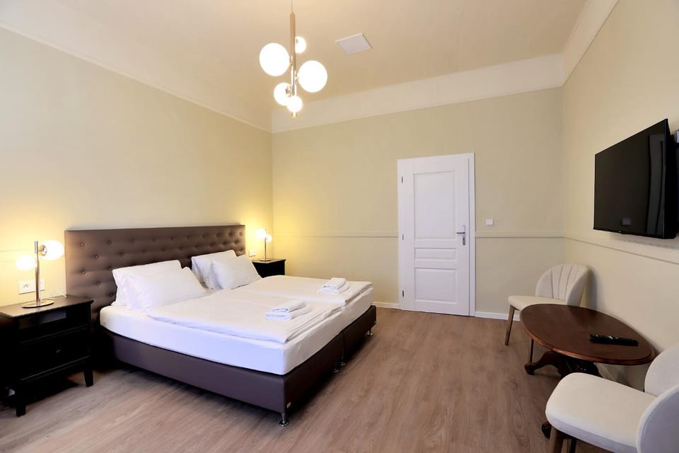 Living room, Photo of the whole room, Bedroom