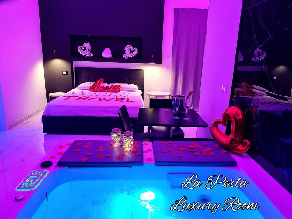 Hot Tub, Bedroom