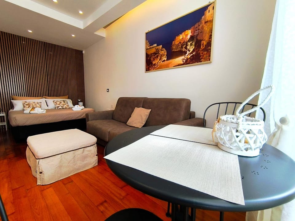 Bed, Living room, Photo of the whole room, Bedroom