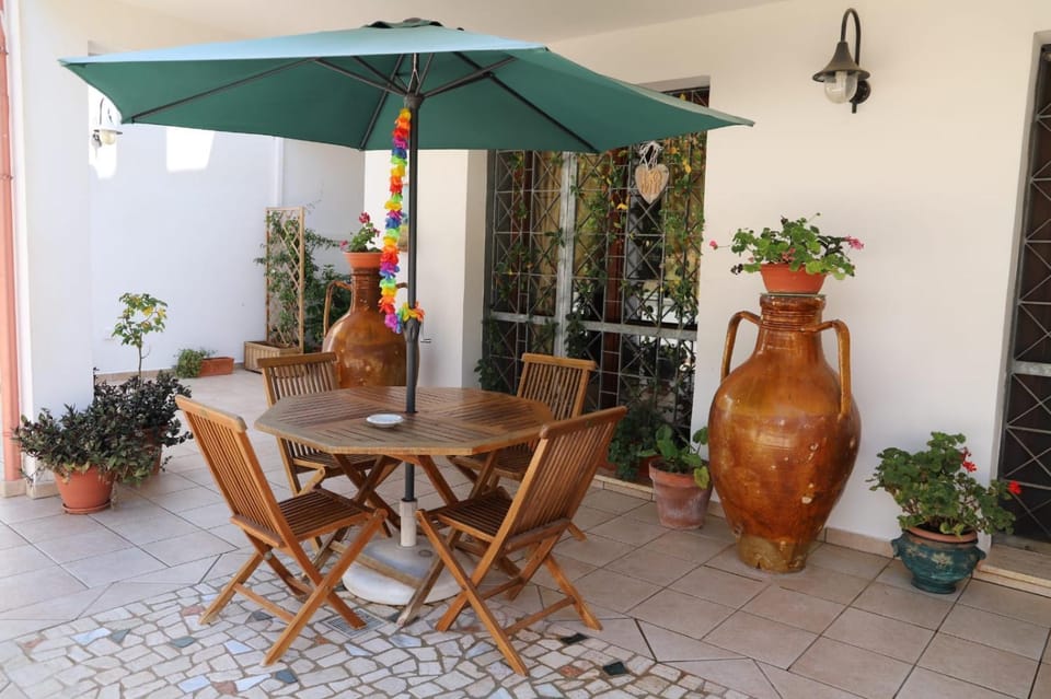Patio, Dining area