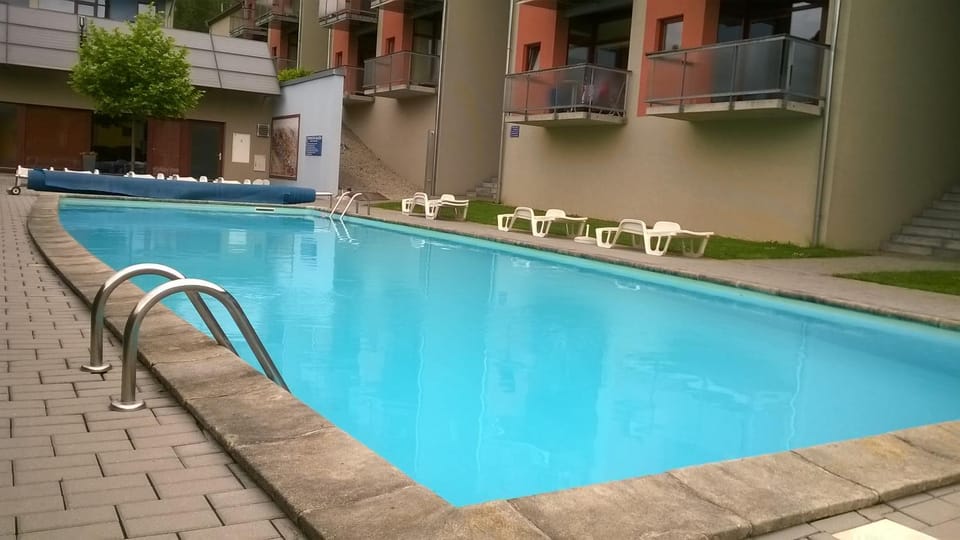 Day, Pool view, Swimming pool, sunbed