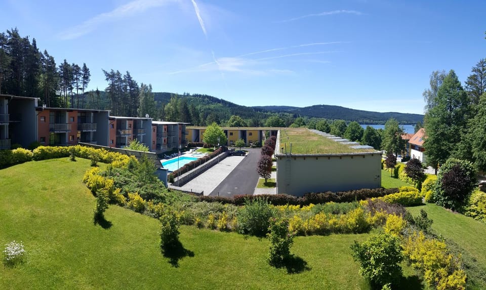 Spring, Day, Natural landscape, Garden, Balcony/Terrace, Garden view, Lake view, Mountain view, Pool view, Swimming pool