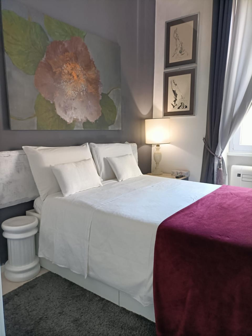 Photo of the whole room, Bedroom