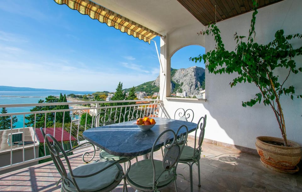 Balcony/Terrace, Landmark view