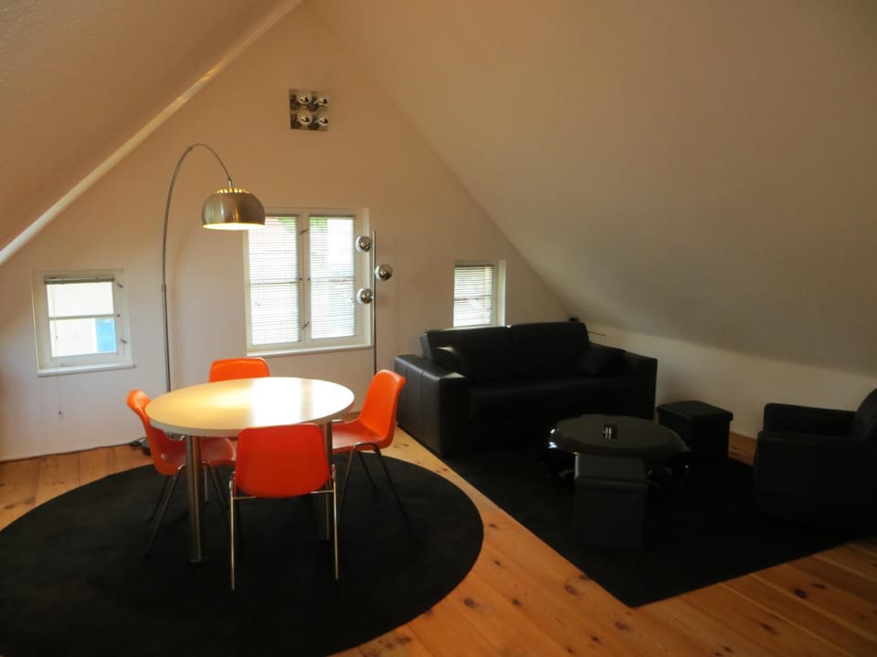 Living room, Photo of the whole room, Decorative detail, Seating area
