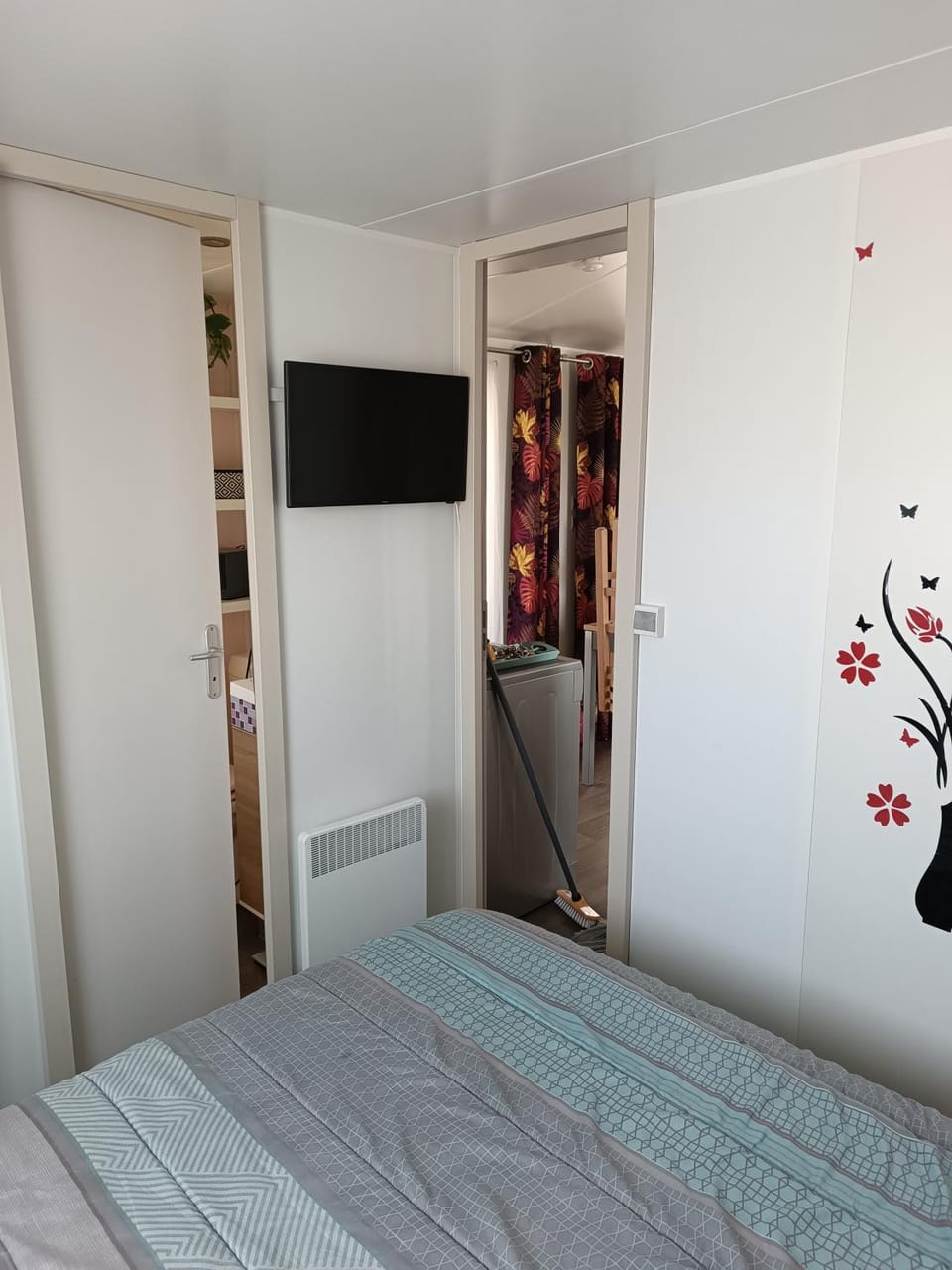 Mobil Home Sous le Soleil Camping les Sables du midi Campground/ 
RV Resort in Occitanie