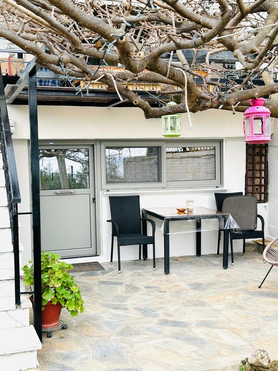 Property building, Patio, Balcony/Terrace
