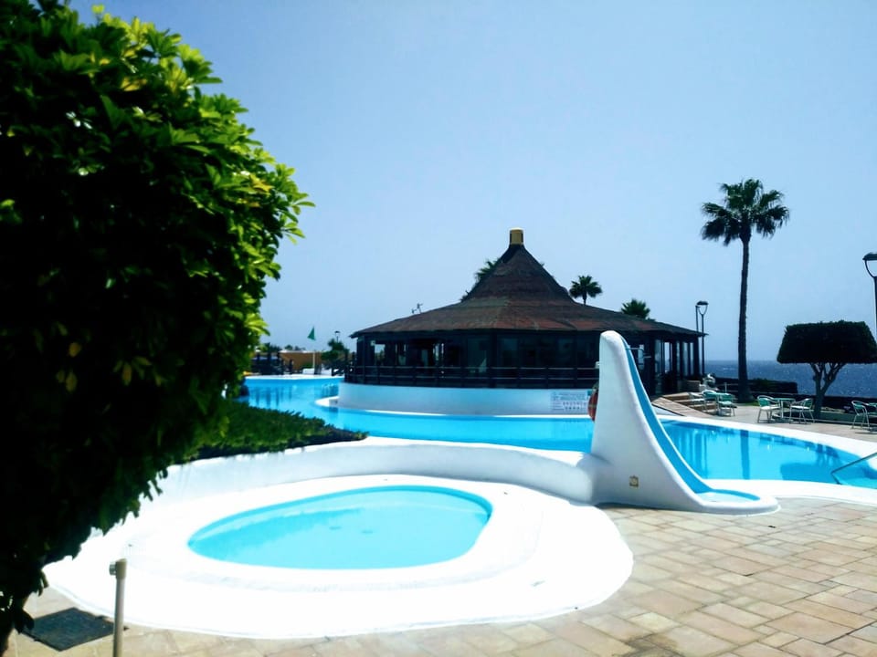 Restaurant/places to eat, Swimming pool