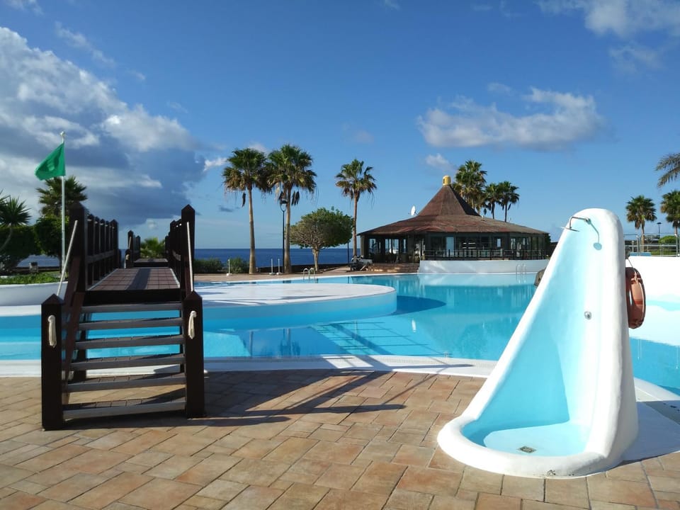 Restaurant/places to eat, Swimming pool
