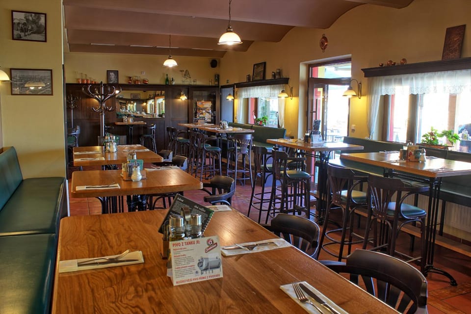 Restaurant/places to eat, Restaurant/places to eat