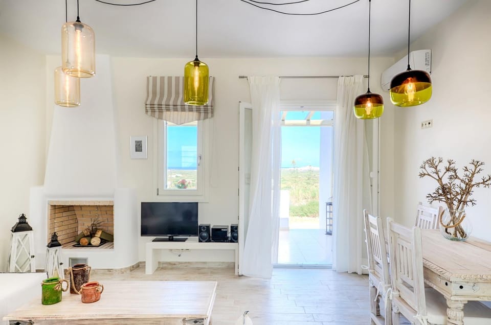 Welcoming Villa in Naxos with Sea and Mountain Views Villa in Naxos, Naxos and Lesser Cyclades, Greece