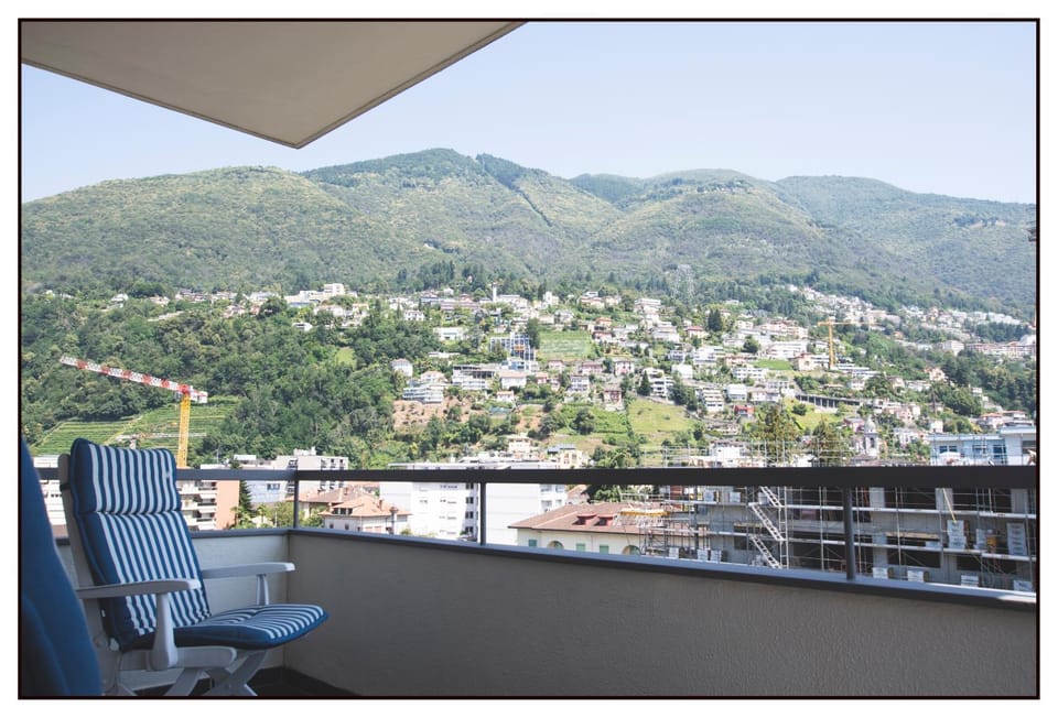 Balcony/Terrace, Mountain view