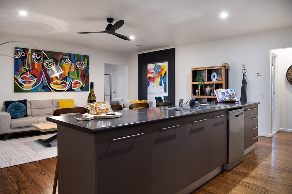Kitchen or kitchenette, Living room