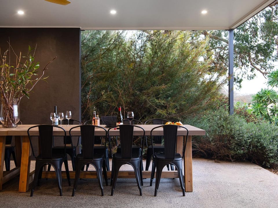 Property building, Patio, Dining area