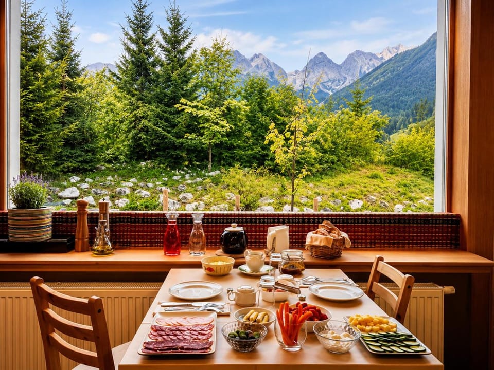Natural landscape, Food and drinks, Dining area, Mountain view, Breakfast, Continental breakfast