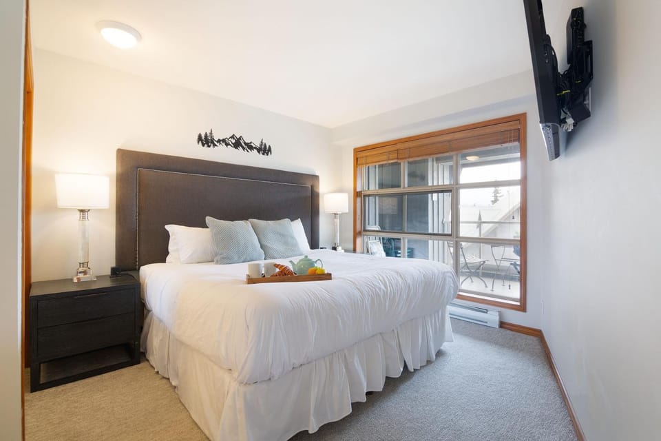 Aspens Mountain Resort Apartment in Whistler