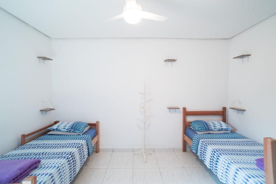 Bed, Photo of the whole room, Bedroom, fireplace, microwave