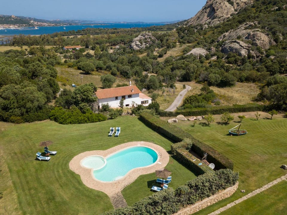 Bird's eye view, Pool view