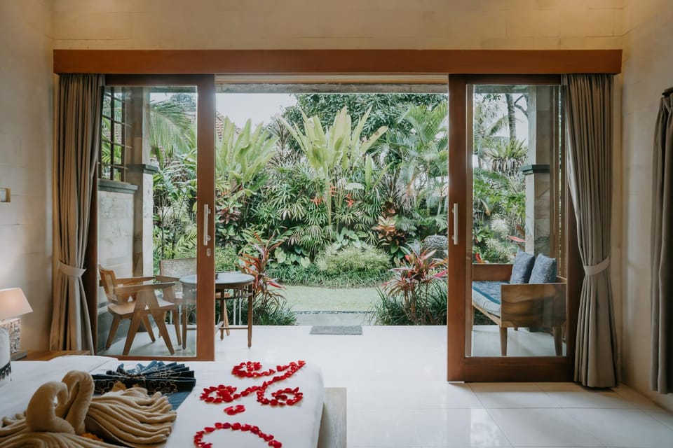 Patio, Bed, Garden, Photo of the whole room, Seating area, Bedroom