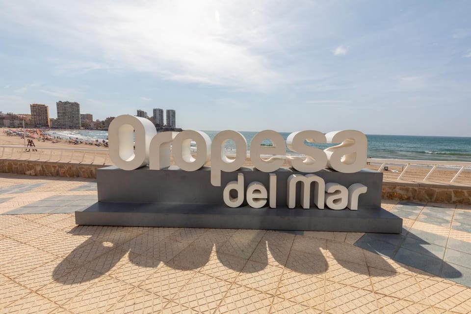 Nearby landmark, Beach, Text overlay