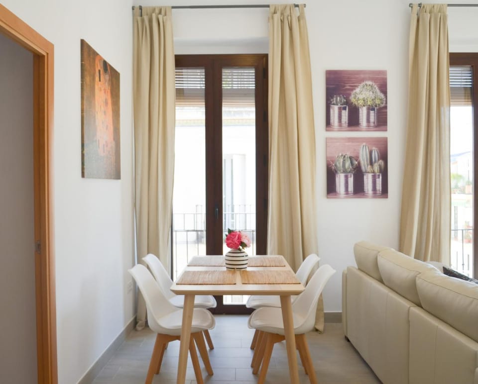 Communal lounge/ TV room, Balcony/Terrace, Living room, Lounge or bar, Food and drinks, Decorative detail, Seating area, Dining area