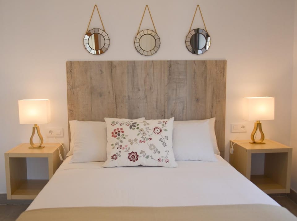 Photo of the whole room, Decorative detail, Bedroom