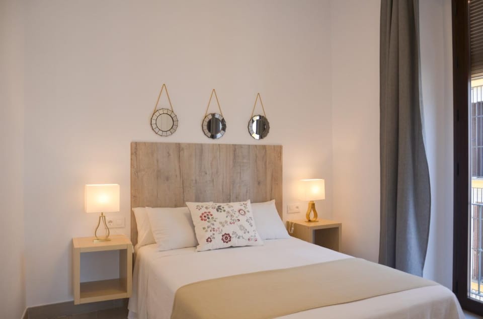 Balcony/Terrace, Balcony/Terrace, Photo of the whole room, Decorative detail, Bedroom