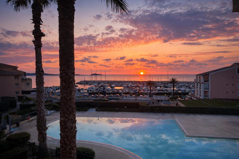 Balcony/Terrace, Pool view, Sea view