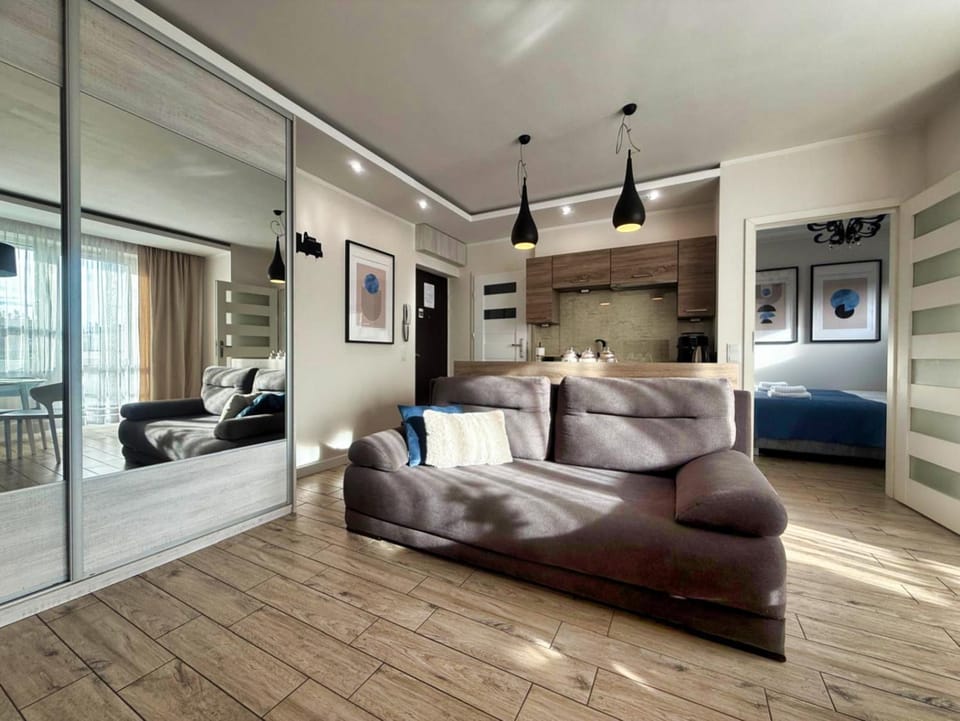 Bed, TV and multimedia, Kitchen or kitchenette, Living room, Photo of the whole room, Seating area, Bedroom
