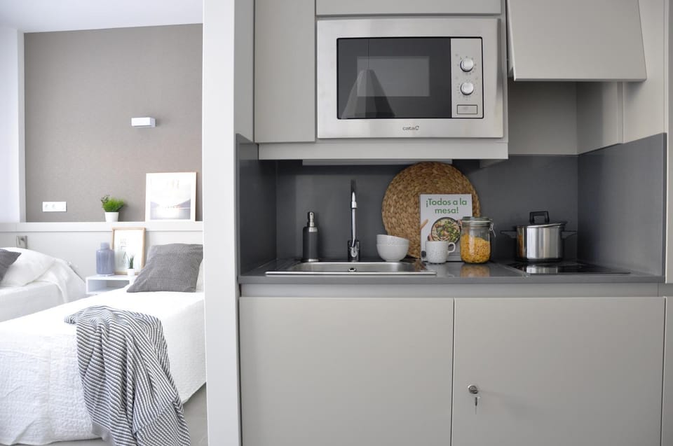 Kitchen or kitchenette, Bedroom