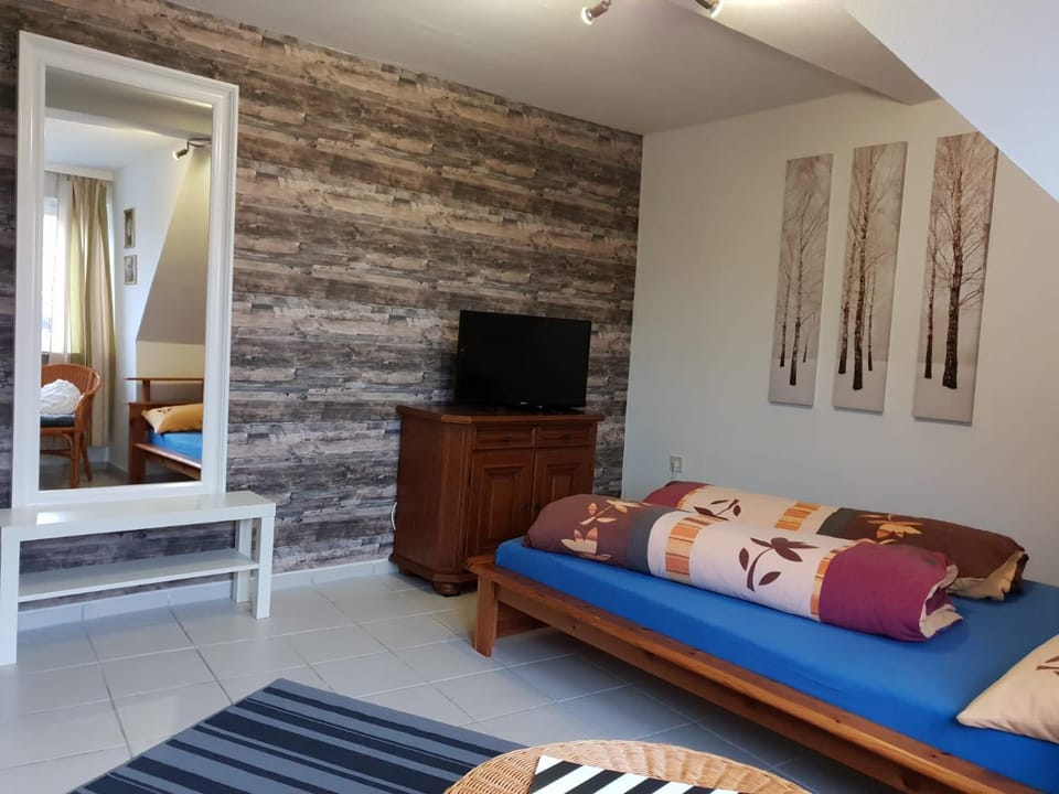 Photo of the whole room, Bedroom