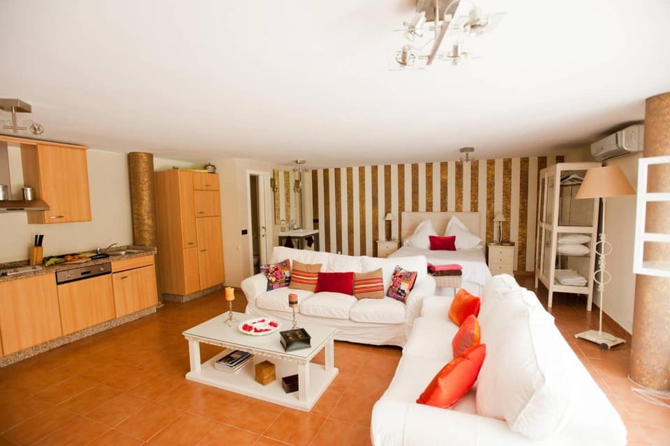Living room, Photo of the whole room