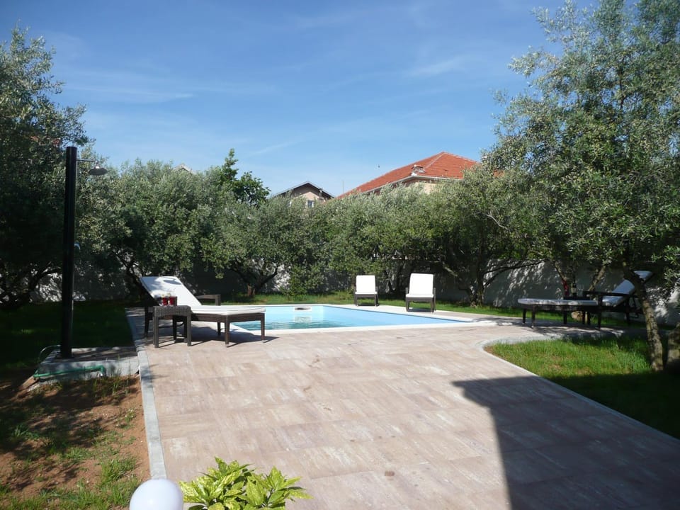 Swimming pool, Swimming pool