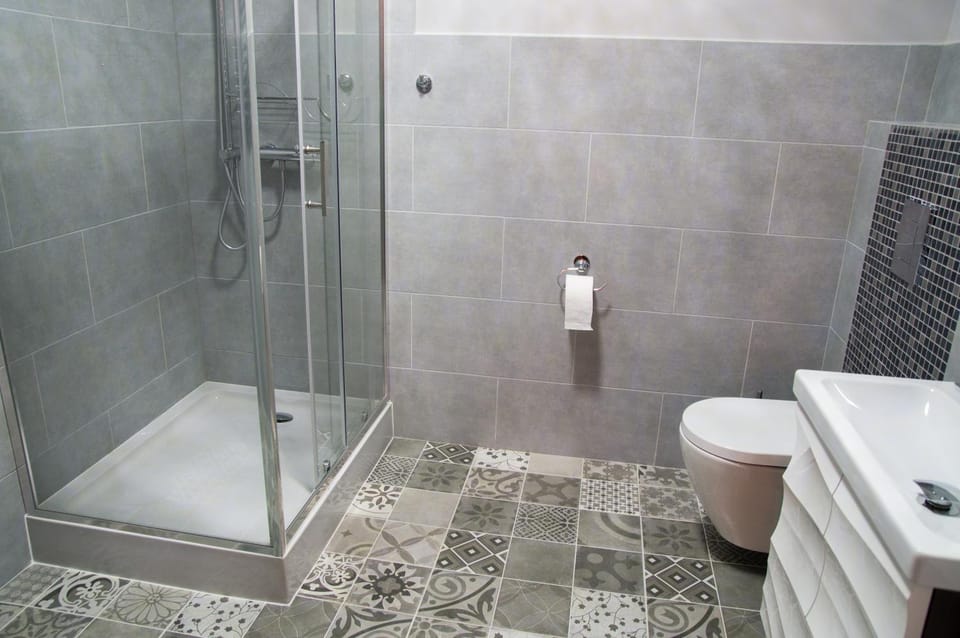 Shower, Toilet, Bathroom