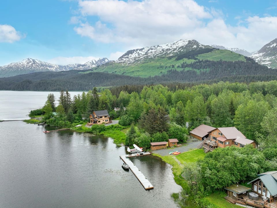 Property building, Spring, Natural landscape, Bird's eye view, Lake view, Mountain view