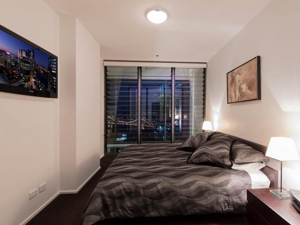 Bedroom, City view