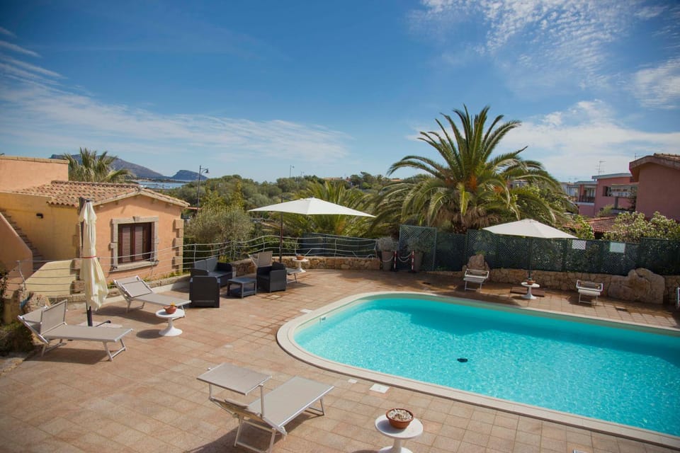 Pool view, Pool view