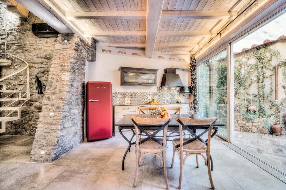 Patio, Dining area
