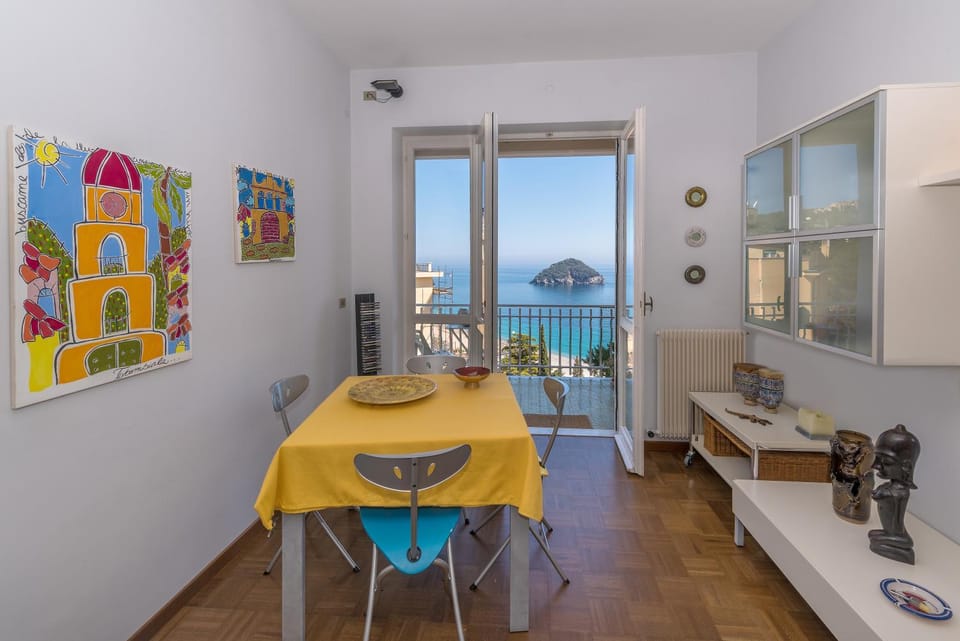 Rivierarent Golfo dell'Isola Apartment in Spotorno