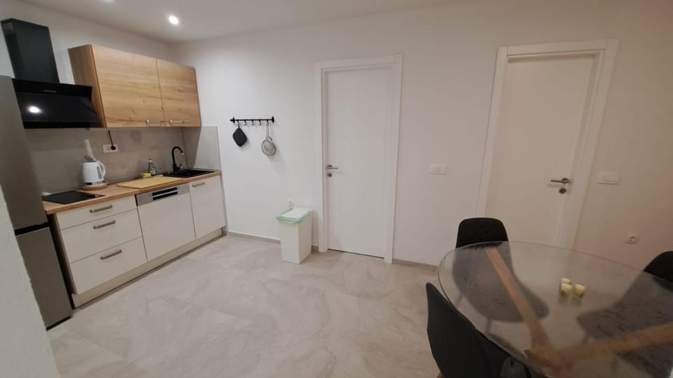 New,PREMIUM,1-bedroom app FJAKA,quiet strict center,free parking,tech-ready,near beach Apartment in Makarska