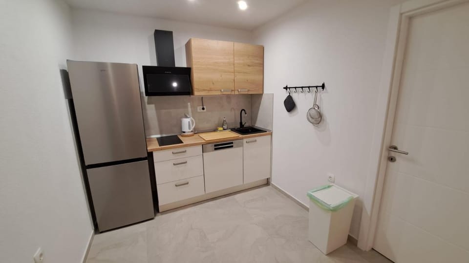 New,PREMIUM,1-bedroom app FJAKA,quiet strict center,free parking,tech-ready,near beach Apartment in Makarska