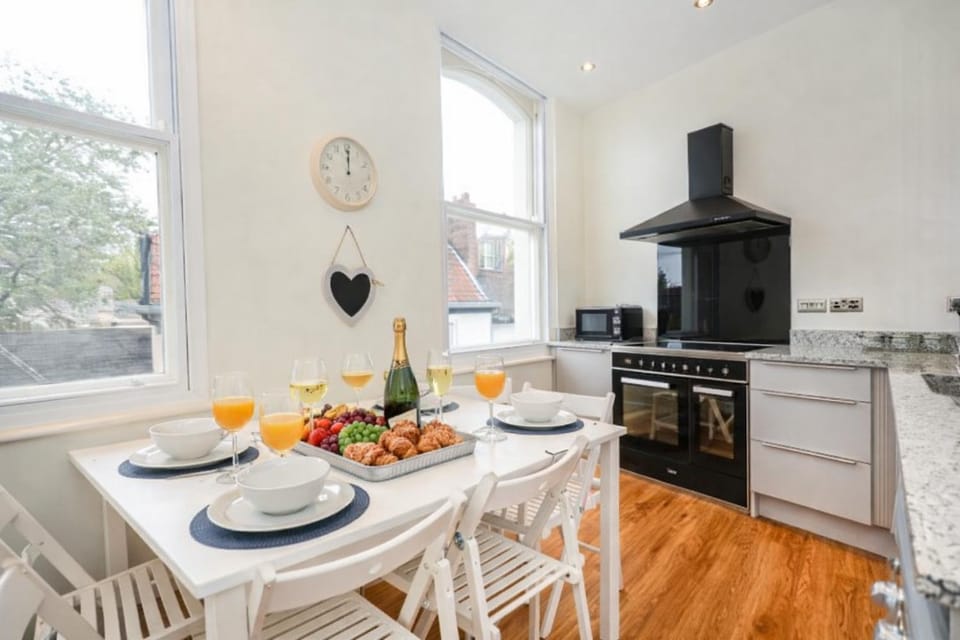 Minster's Keep- Near York Minster & Free Parking Apartment in York