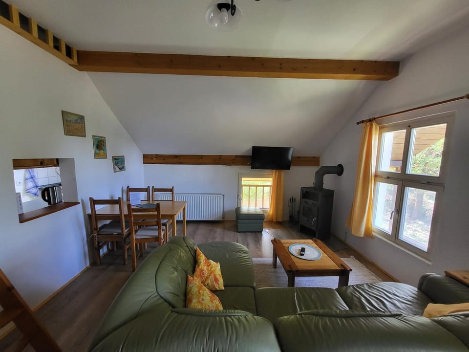 TV and multimedia, Living room, Seating area, fireplace
