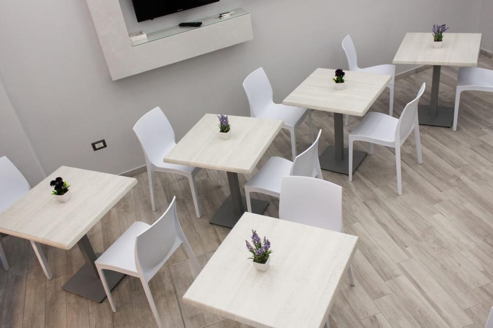 Communal lounge/ TV room, Lobby or reception