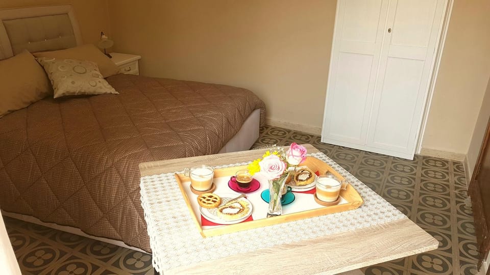 Food and drinks, Bedroom, Breakfast, Buffet breakfast